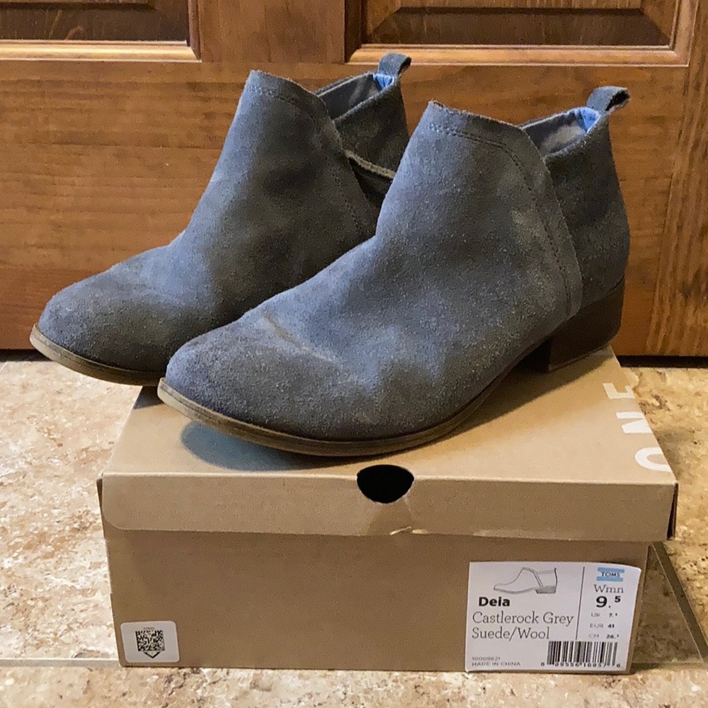 Women’s TOMS ankle boots, sz. 9.5